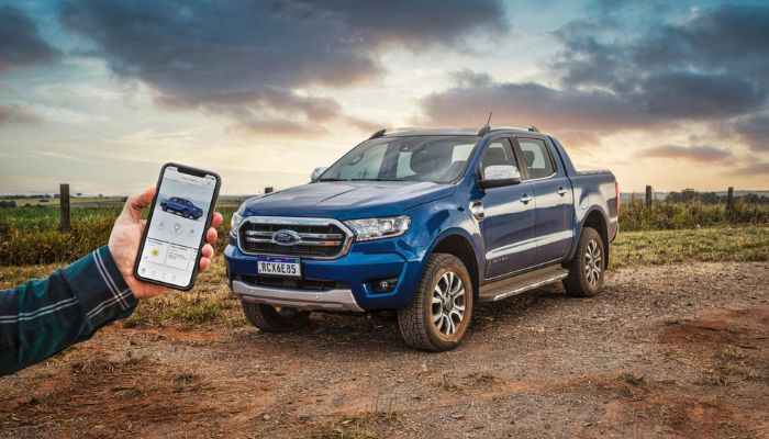 app Ford Picape Ford Ranger Limited em ambiente off road com funcionalidade pelo celular
