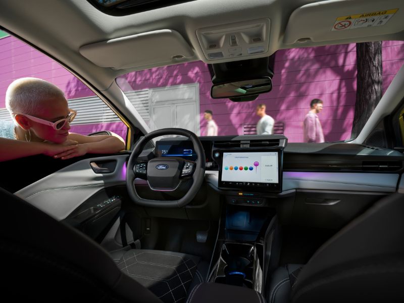 Interieur eines neuen Ford Puma mit Touchscreen
