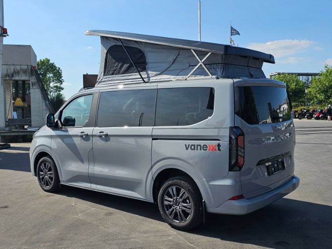 Tourneo Custom Ansicht von hinten und Kofferraum ist geschlossen