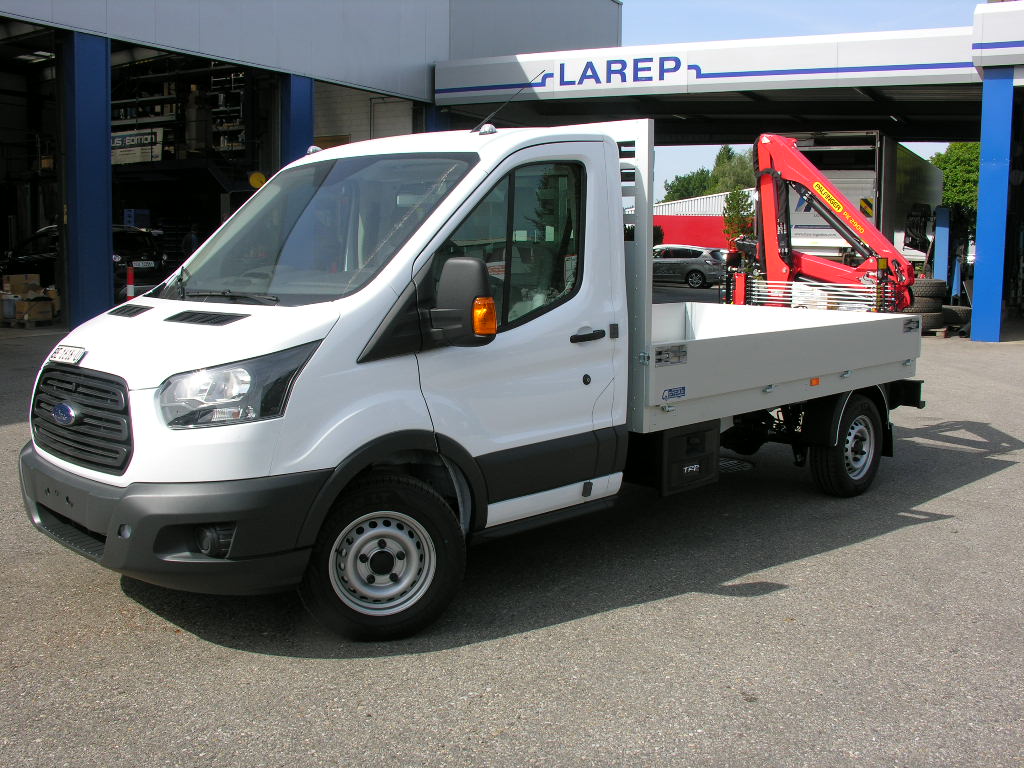 Ford Transit mit Kran