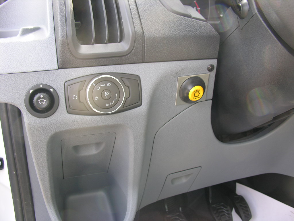 Ford Transit mit Kran