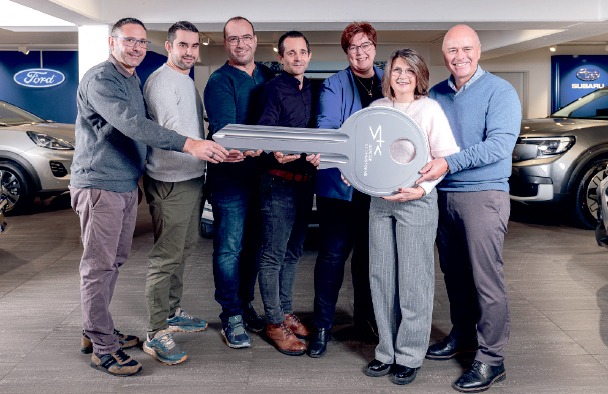 Übergabe des Schlüssels an das neue Management-Team