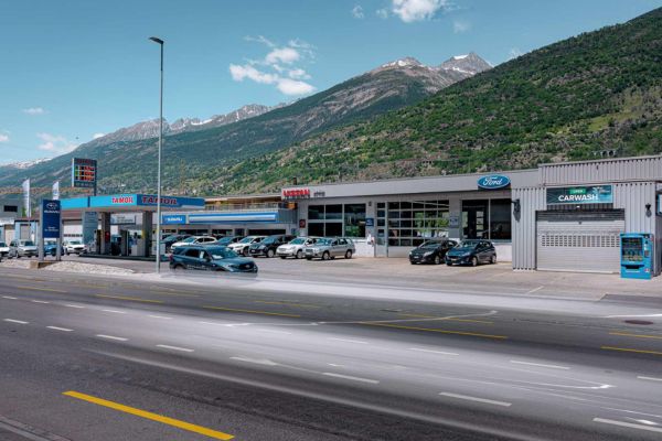 Strassenansicht der Garage