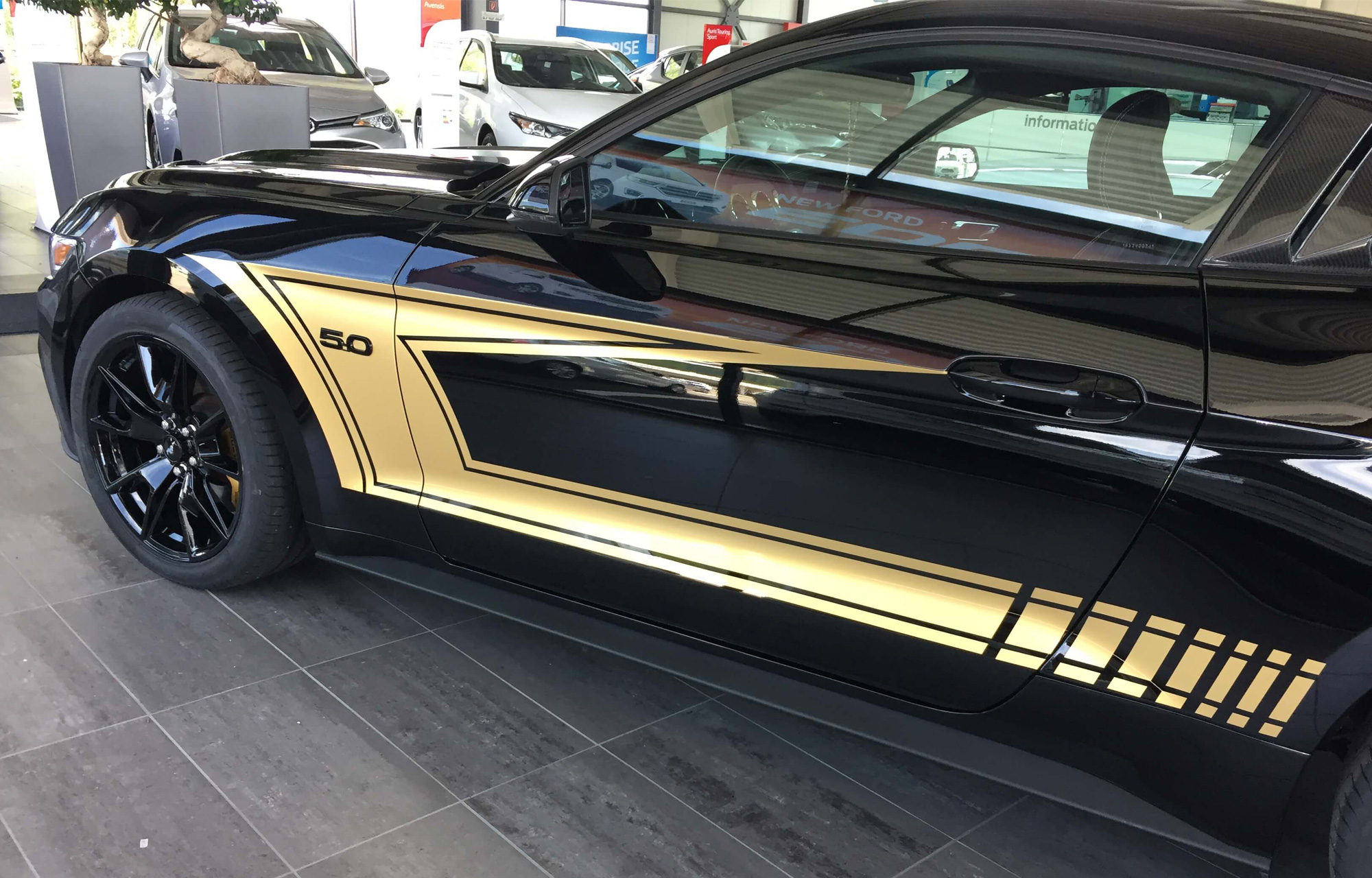 Mustang Black Edition Vue de l'Extérieur Arrière