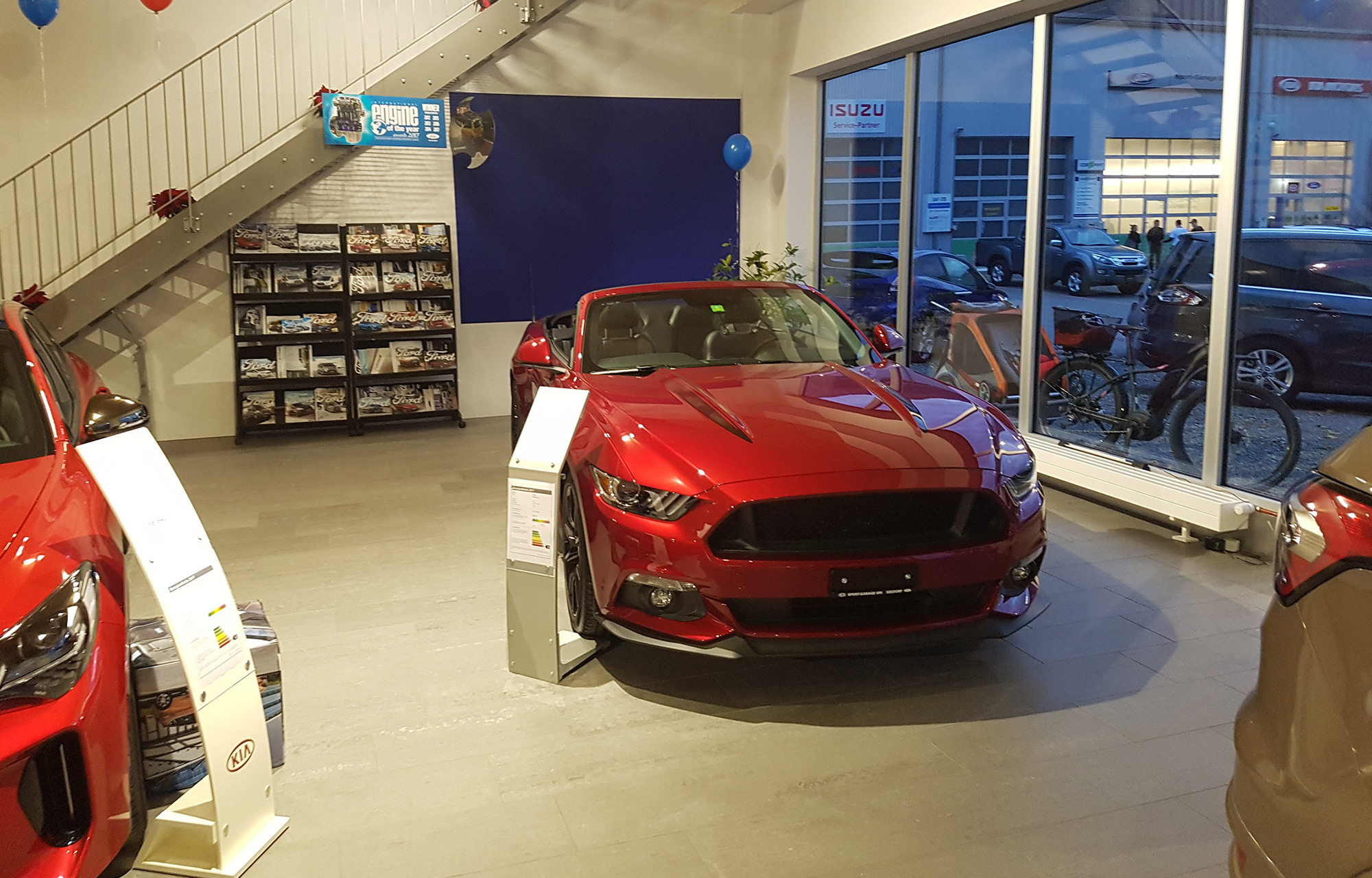 Neue Ausstellhalle bei Sport-Garage Uri GmbH Neue Ausstellhalle bei Sport-Garage Uri GmbH