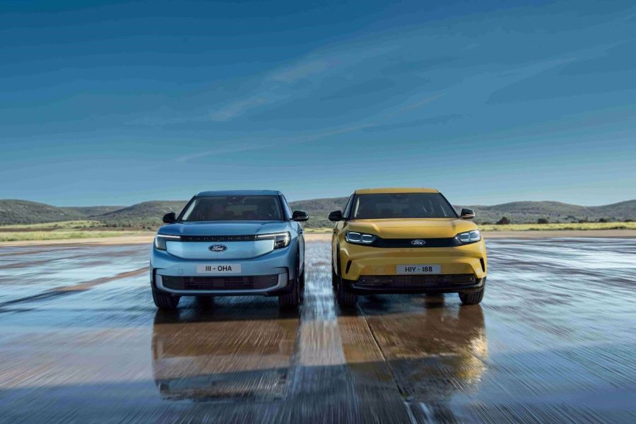 Ford Explorer and Ford Capri in Landschaft