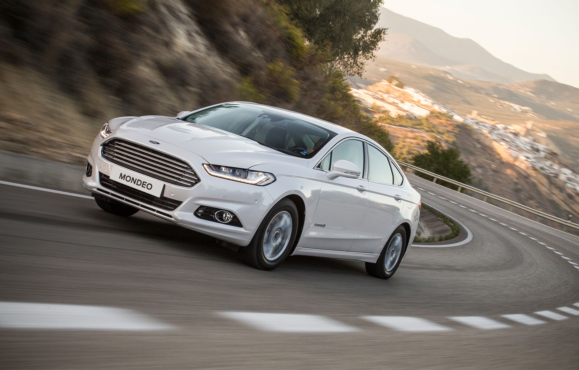 Ford Mondeo Titanium Hybrid