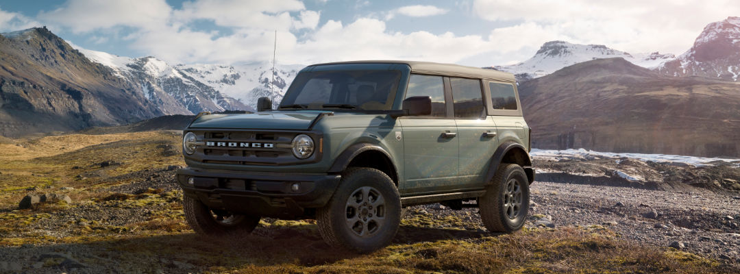 Ford Bronco in den Bergen