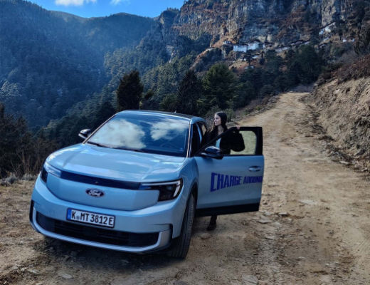 Fahren im kargen Gebirge