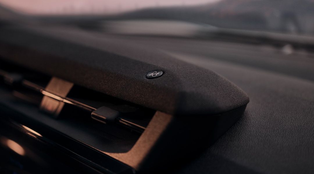 Logo sulla plancia Sistema audio premium B&O