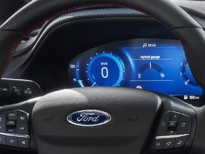 Dashboard eines Ford Fahrzeuges