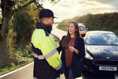 Homme et femme de la rue Service de dépannage