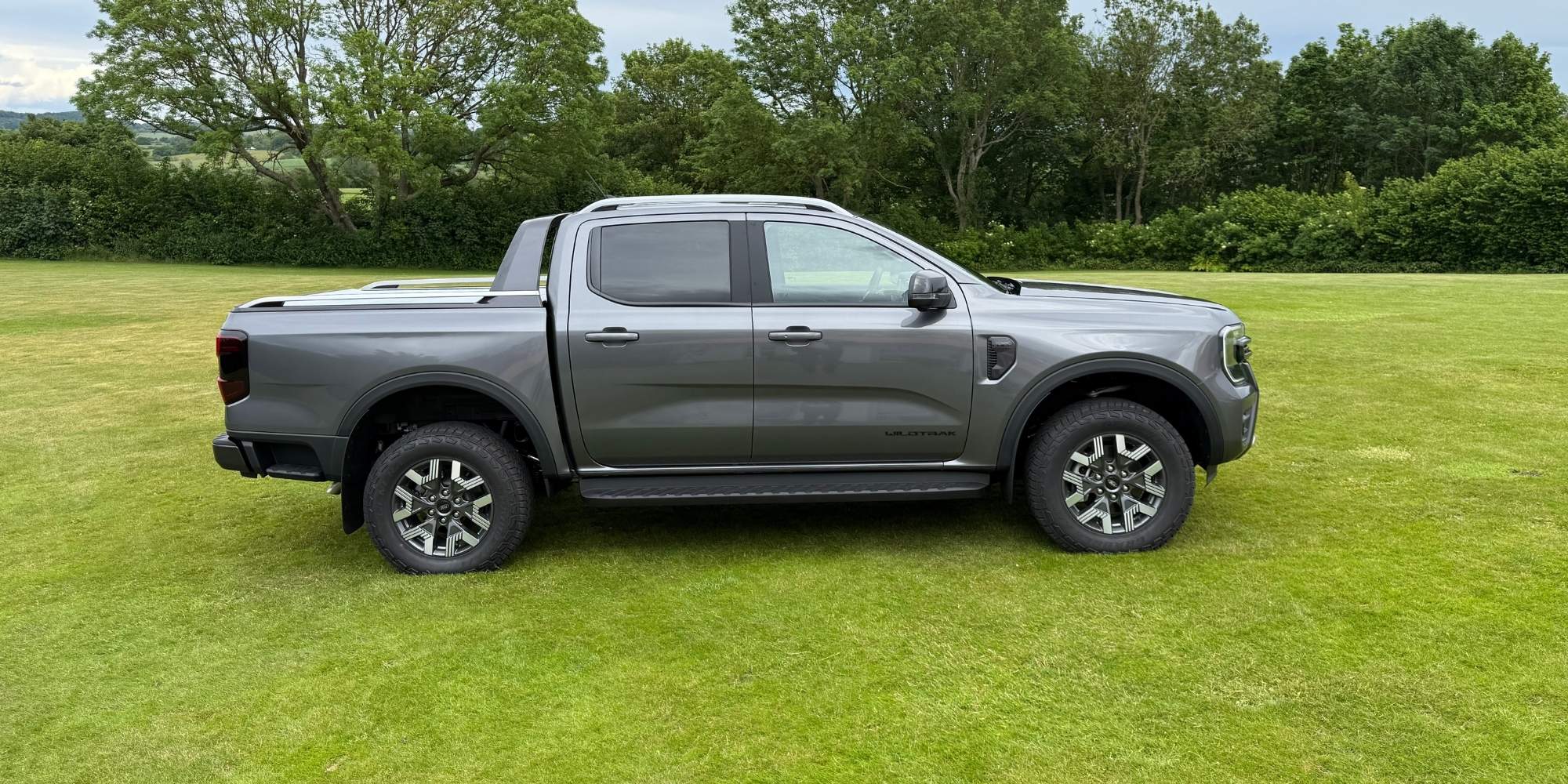 Ford Ranger PHEV fra siden billede af ford ranger phev fra siden