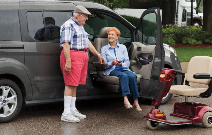 Ford Transit Connect handicapbil mand og kone