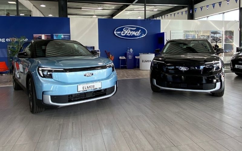 Ford Explorer i showroom billede af ford explorer hos bilhuset elmer