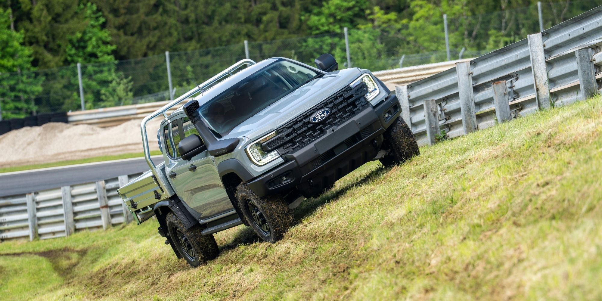 Ranger Super Duty på græs