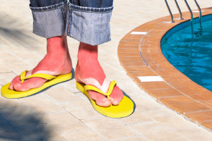 sandaler ved pool