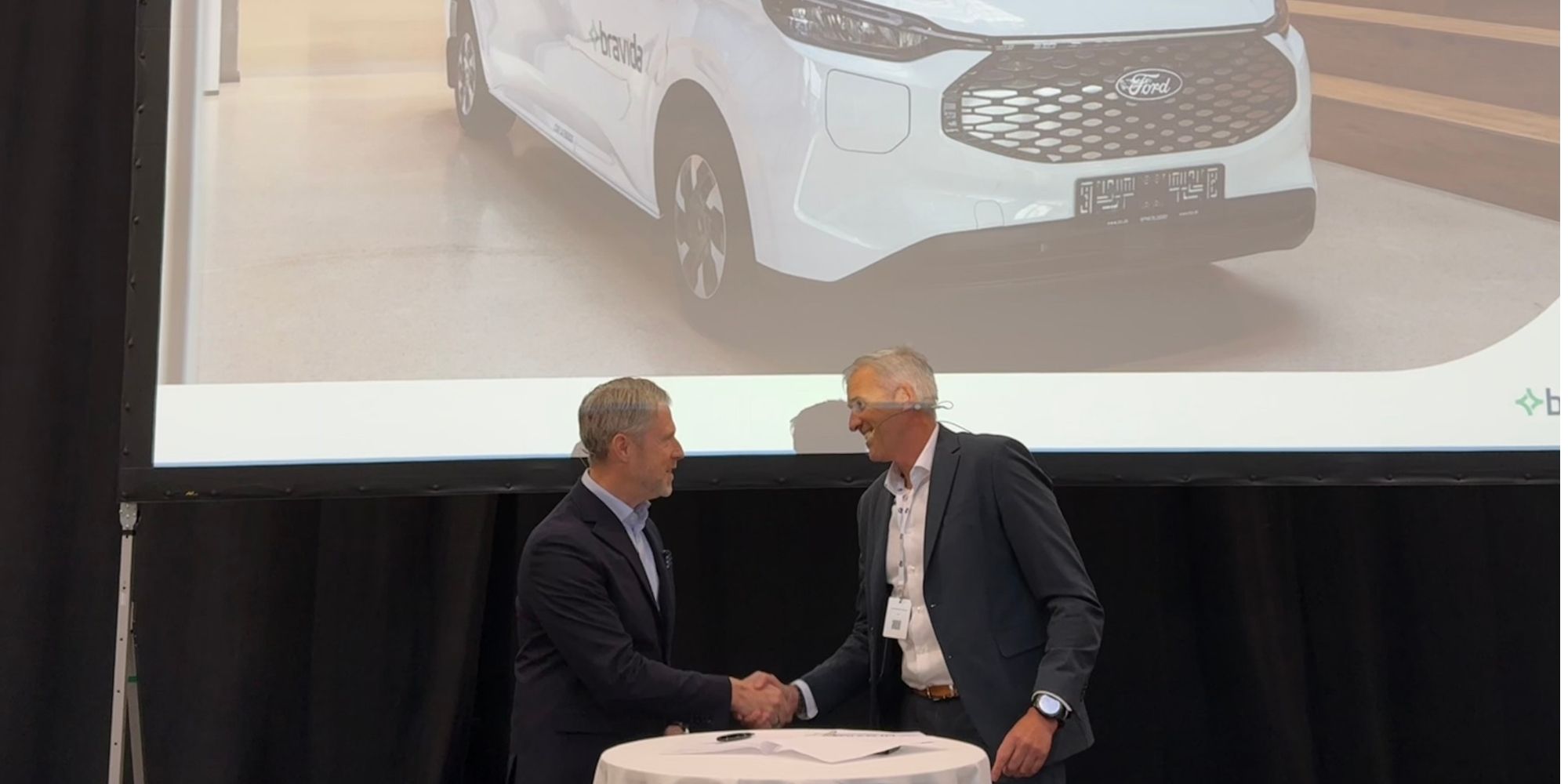 billede af håndtryk mellem Ford og Bravida