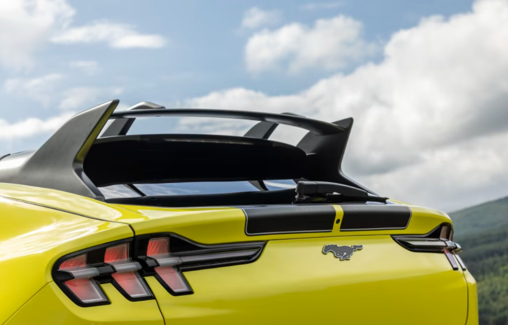 Ford Mustang Mach-E Rally ominaisuudet