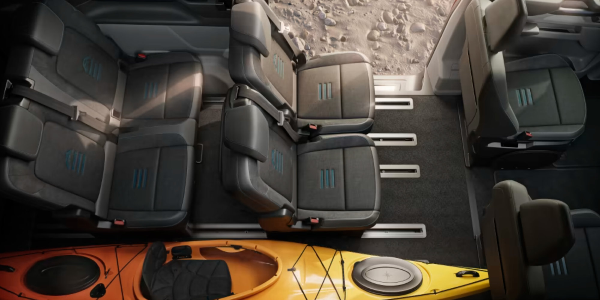 Ford-täyssähköinen-E-Tourneo-Customin-sisätilat