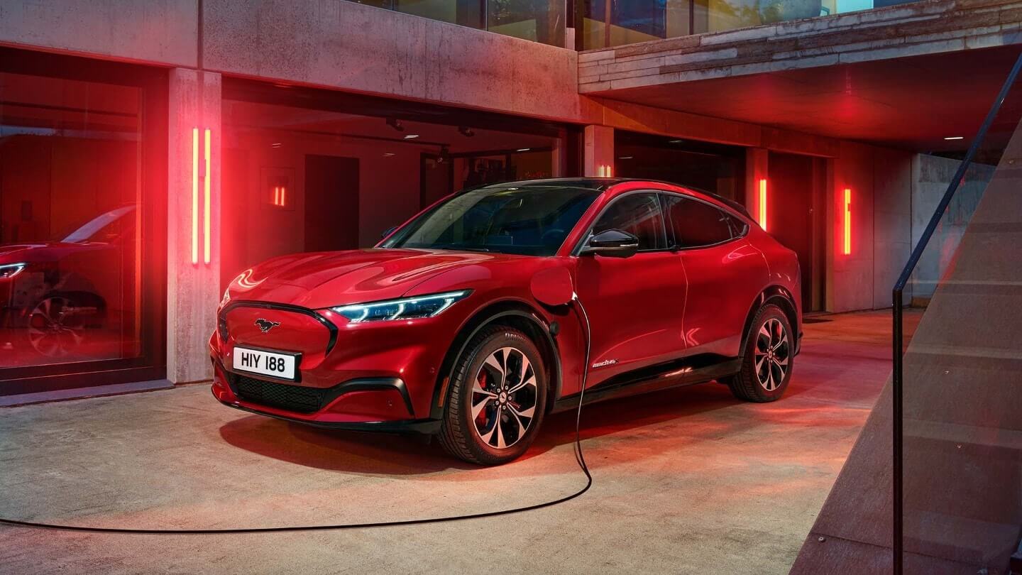 Ford Mustang Mach-E rouge