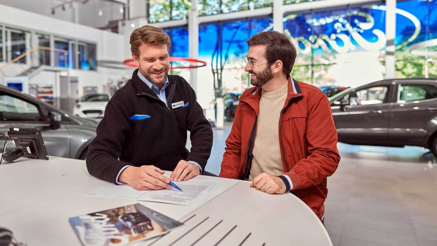 Signature du Contrat Ford Entretien+ par un Client