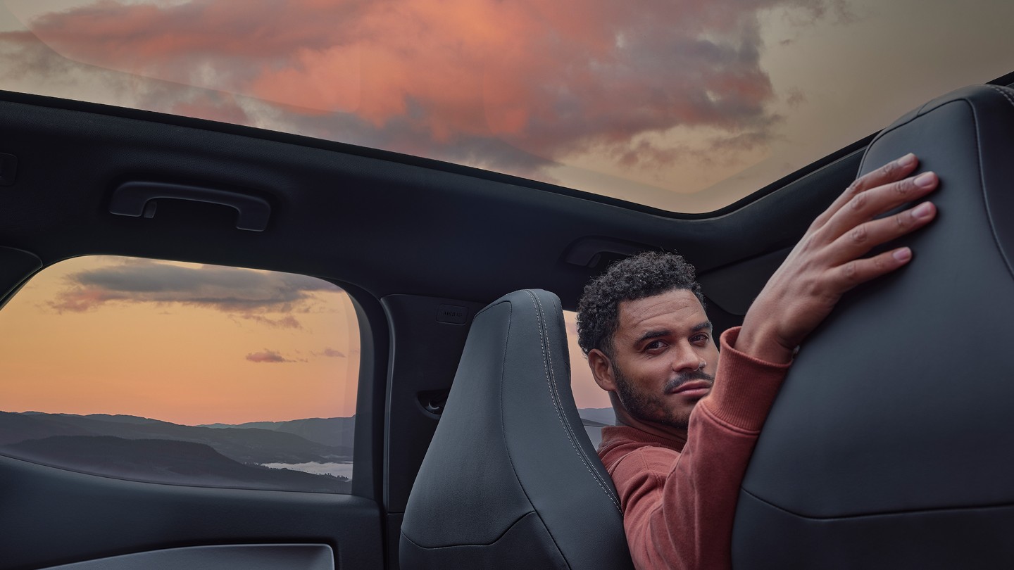 Homme en voiture