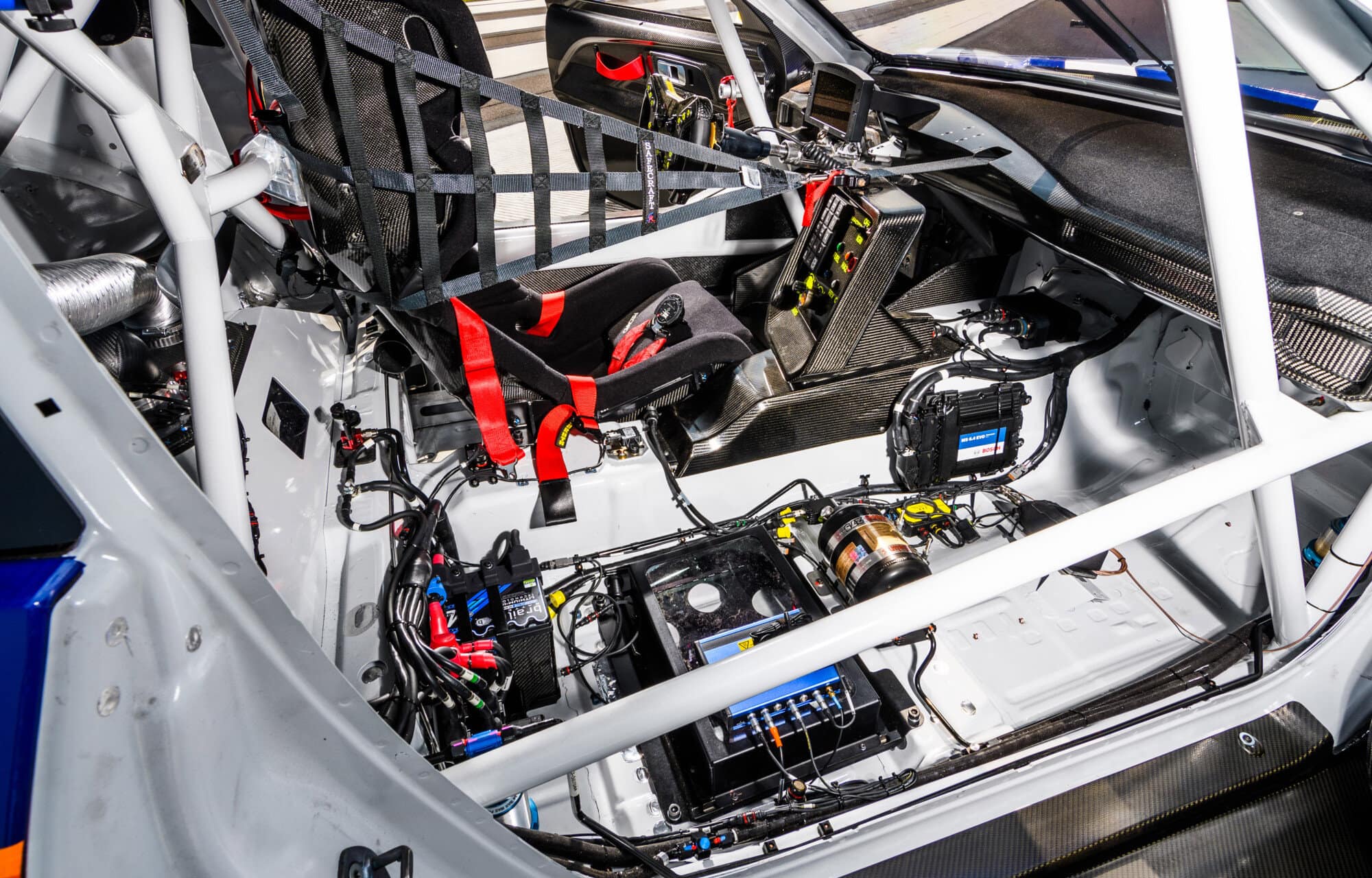 Nieuwe Ford Mustang GT3 onthuld op Le Mans foto 6 interieur