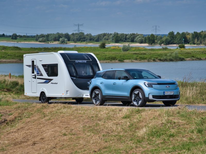 Explorer met Caravan