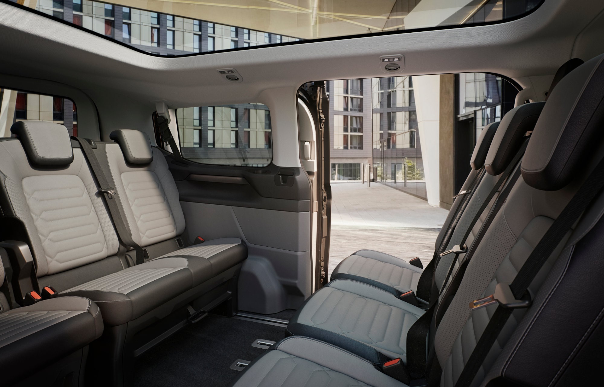 Ford E-Tourneo Custom - met flexibele stoelopstelling en luxe uitrustingen