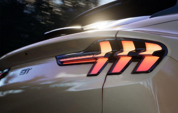 Ford Mustang Mach-E 2025 wit achterlampen
