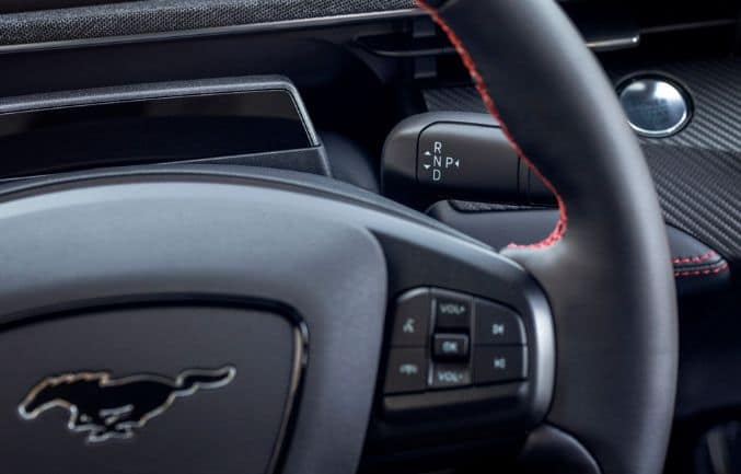 Ford Mustang Mach-E 2025 stuurwiel en knipperlicht hendel