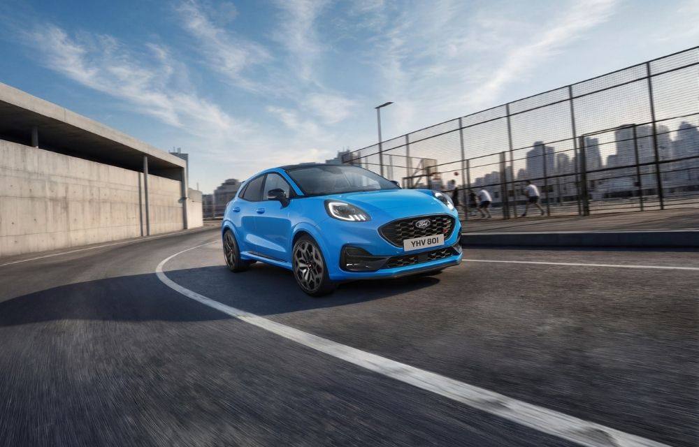 Ford Puma ST Edition door de bocht