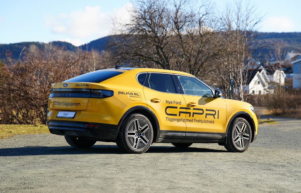 Ford Capri fra siden