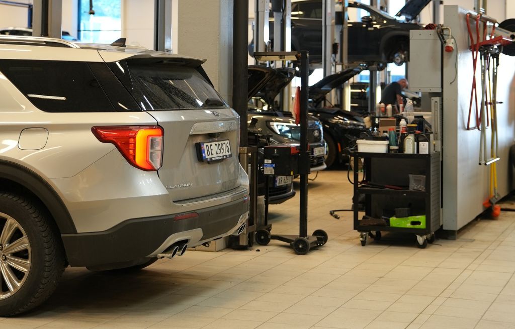 Biler på verksted i Trøndelag