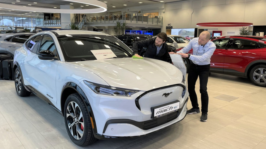 Selgere ved Mustang Mach-E