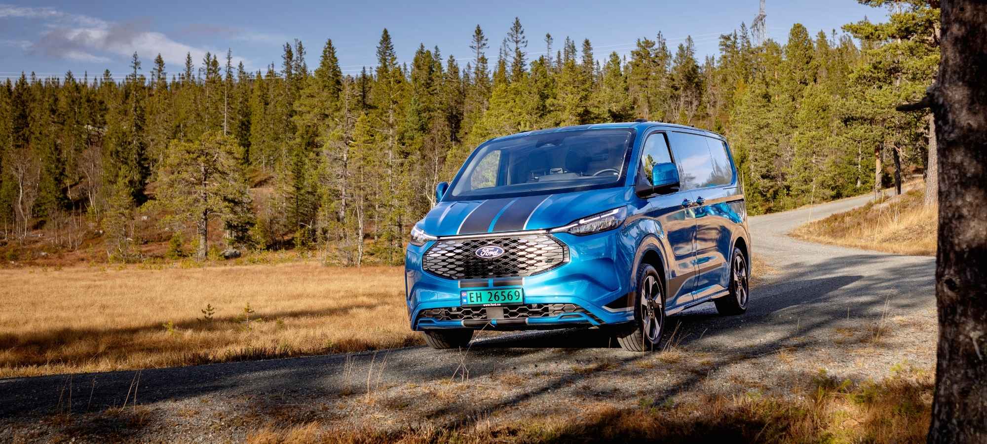 E-Transit Custom i blåfarge