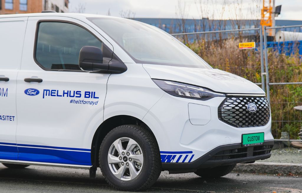 Ford E-Transit Custom med Melhus Bil logo Ford E-Transit Custom med Melhus Bil logo