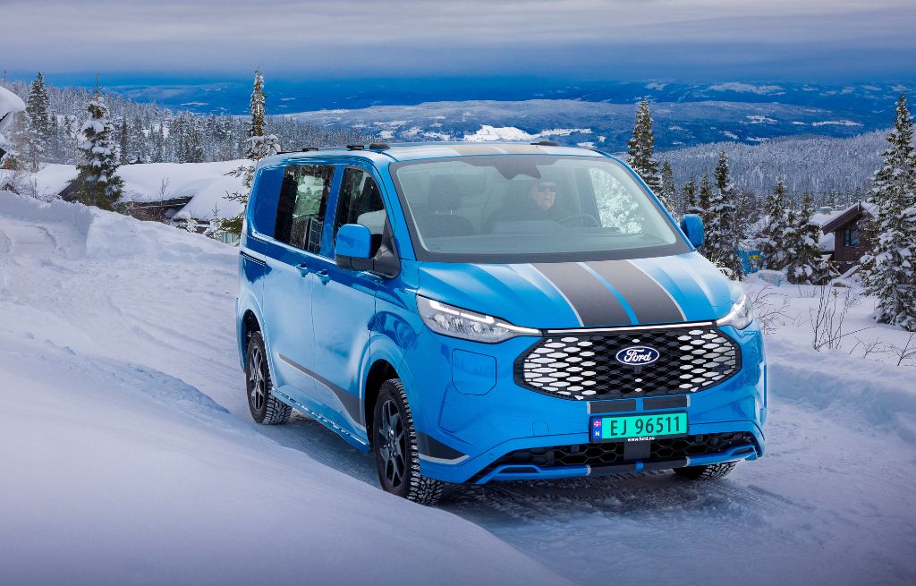 E-Transit Custom på snø E-Transit Custom på snø