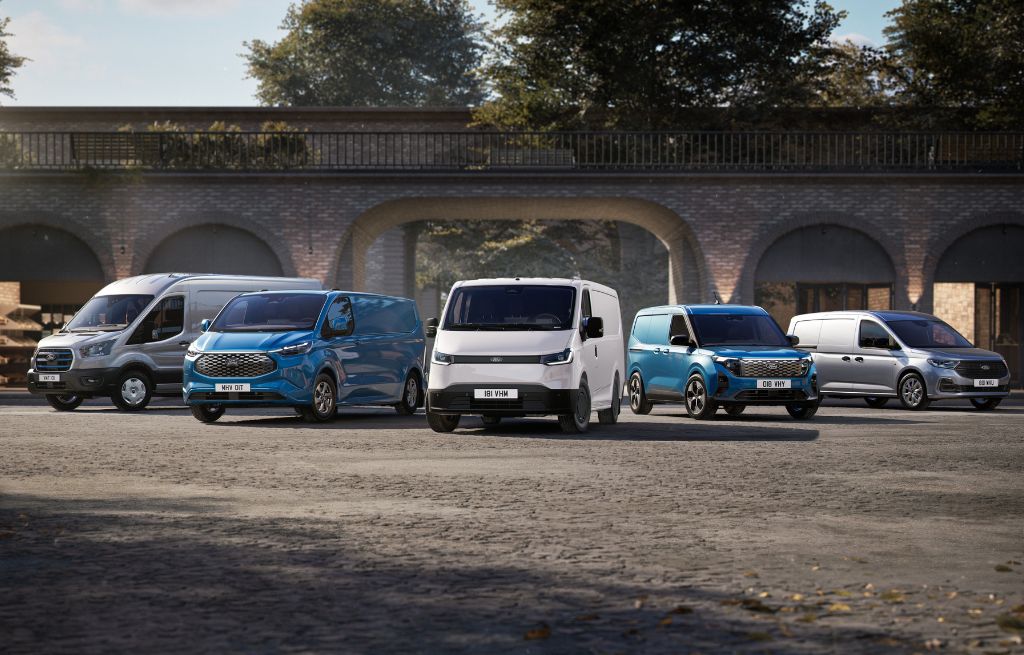 Rekke med Ford varebiler
