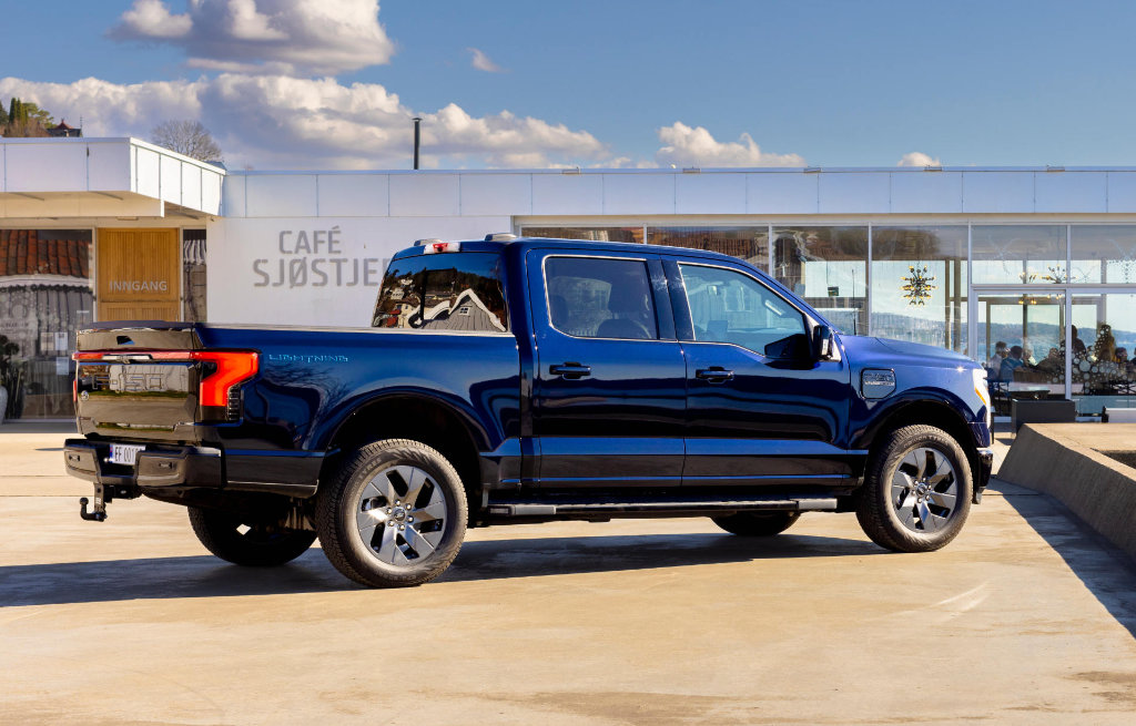 F-150 Lightning foran Cafe sjøstjernen