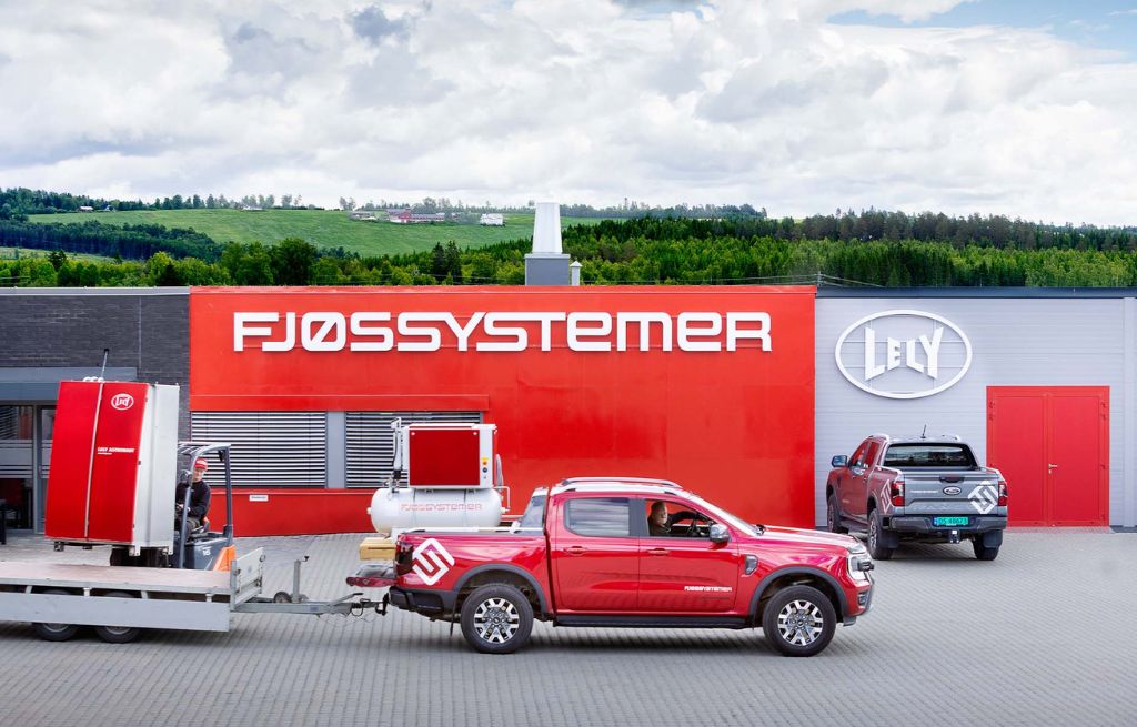 Rød Ford Ranger Rød Ford Ranger hos Fjøssystemer