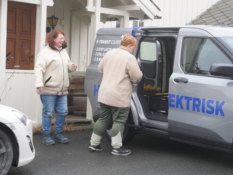 Lasting av varer på E-Transit Courier Lasting av varer på E-Transit Courier