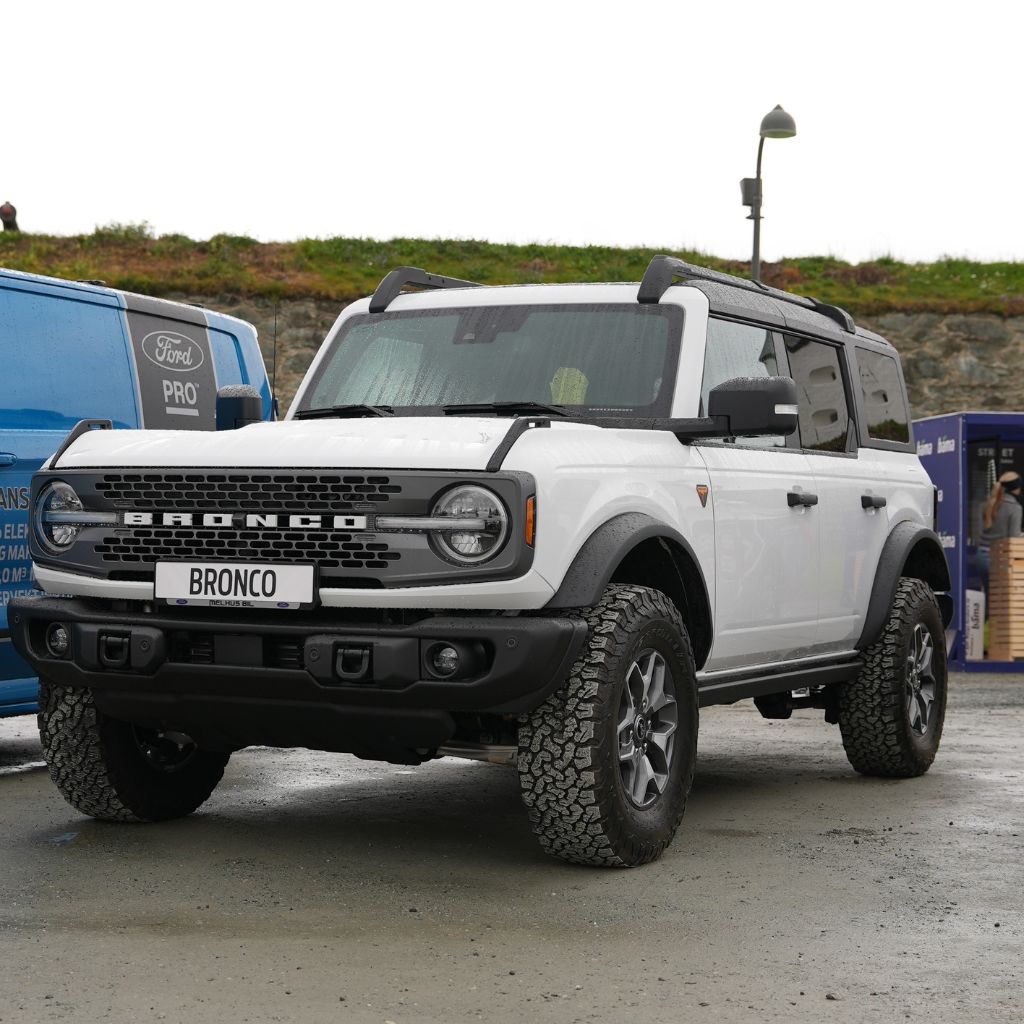 Hvit Ford Bronco
