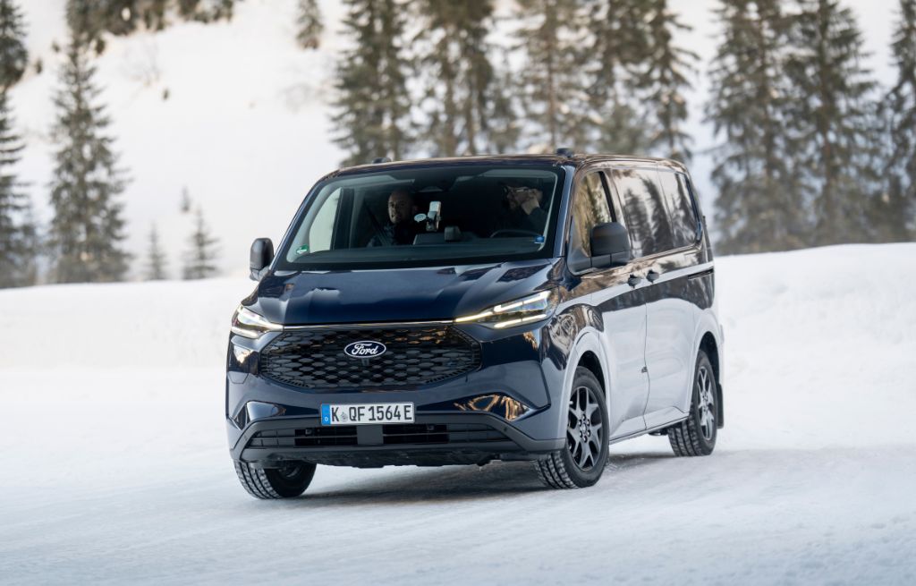 E-Transit Custom AWD på snø