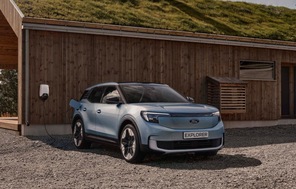 Ford Explorer ved hytte