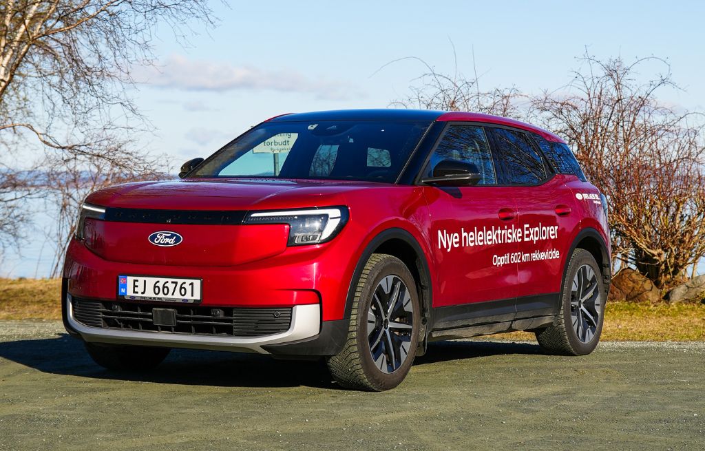 Rød Ford Explorer fra Melhus Bil Rød Ford Explorer fra Melhus Bil