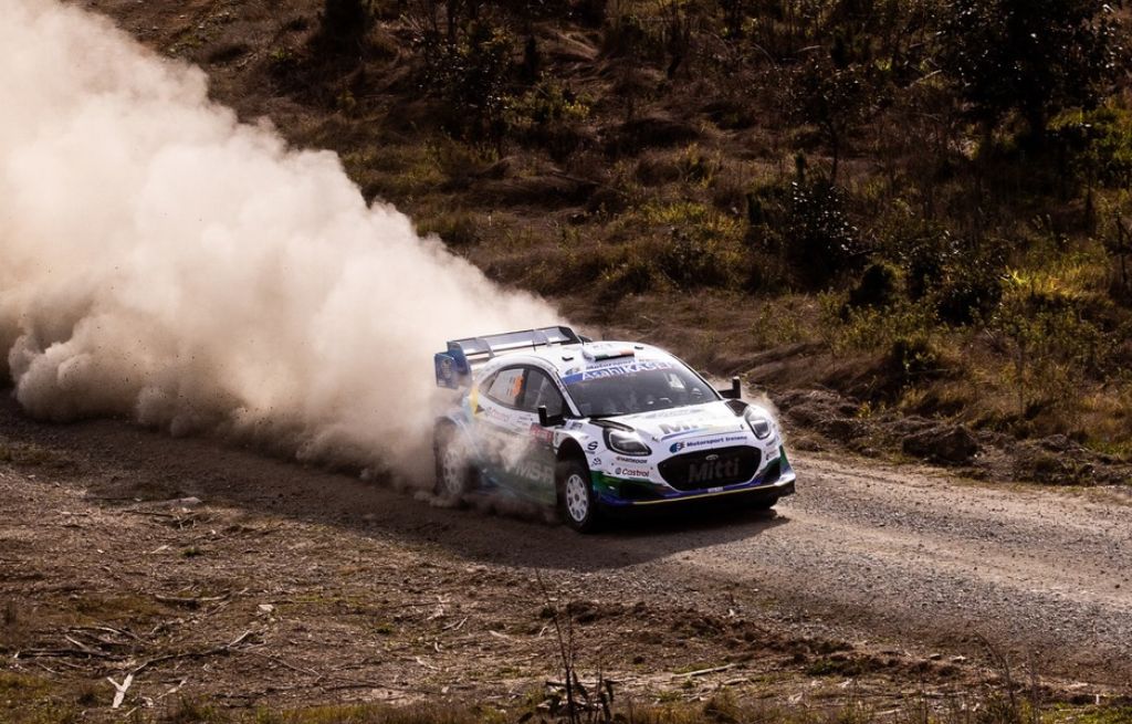 Ford Puma rallybil på vei
