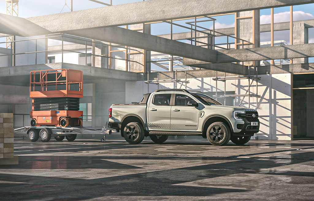 Ford Ranger Plug-in Hybrid pickup working at construction site with scissor lift