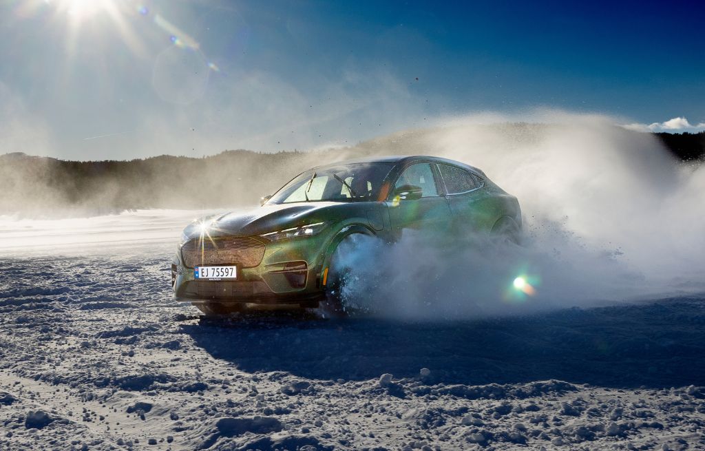 Mustang Mach-E på snøføre